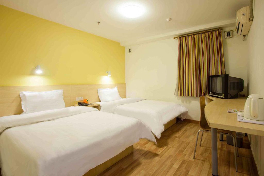 7Days Inn Wuhan Huazhong Science And Technology University Guanggu Square Habitación foto