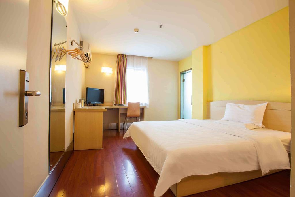 7Days Inn Wuhan Huazhong Science And Technology University Guanggu Square Habitación foto